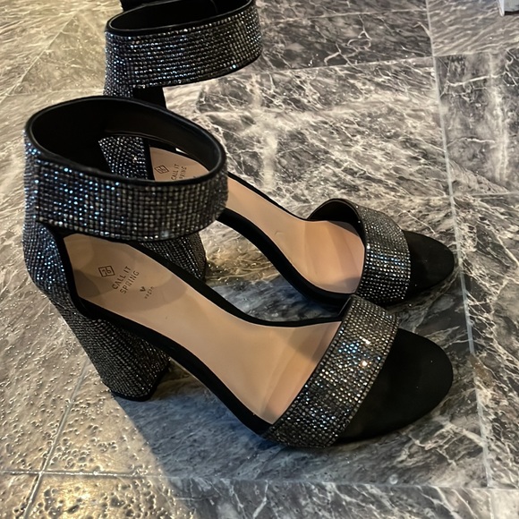 Casual Chic Sandals - Picture 3 of 7